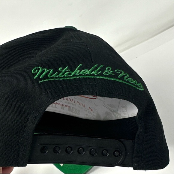 Kareem Abdul Jabbar Milwaukee Bucks Mitchell & Ness Hat - Picture 5 of 9